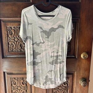 Gray Camo Women's Short Sleeve Tee